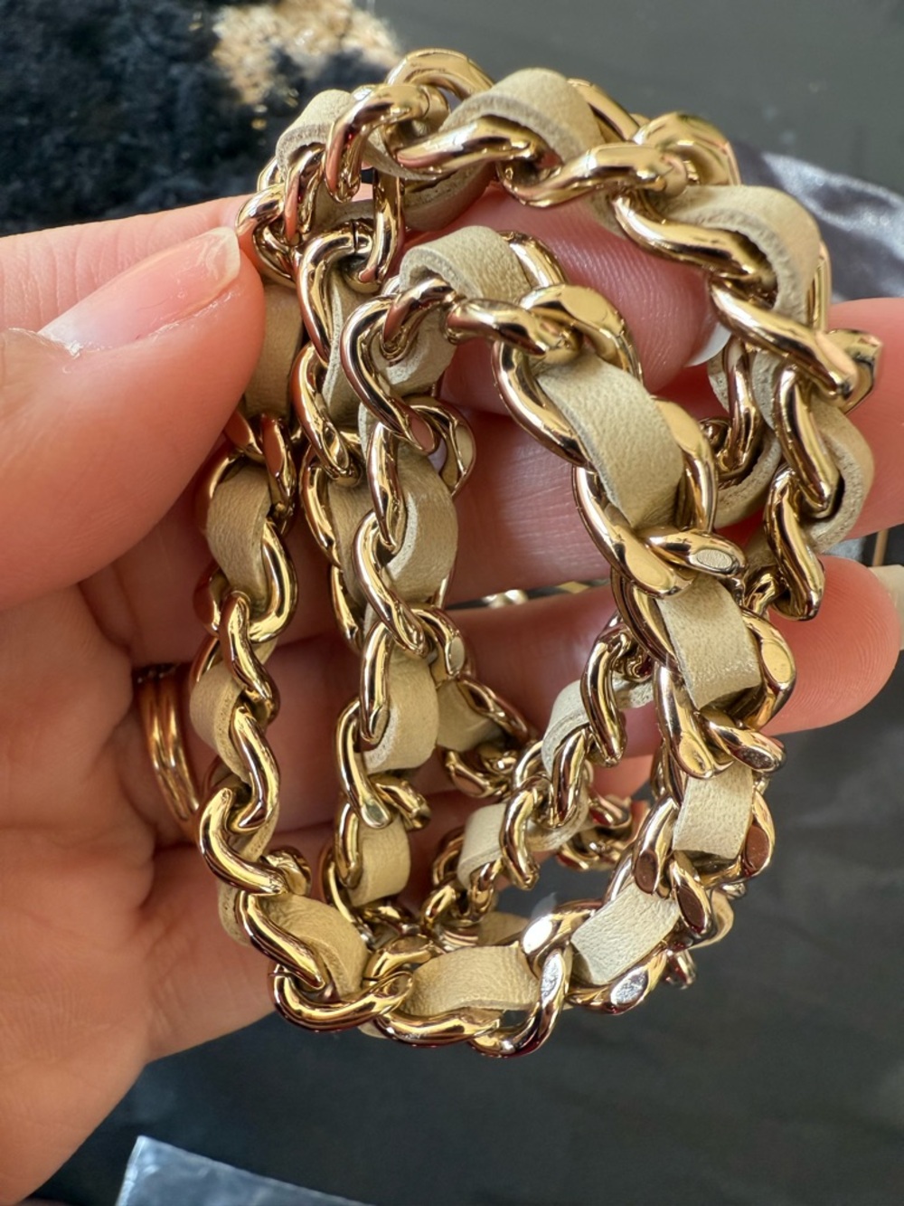 Chanel Round Purse Quilted Tweed with Shearling - Picture 9 of 11